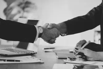 Сделка за 74 млрд. долара пренарежда фармацевтичния бизнес в САЩ