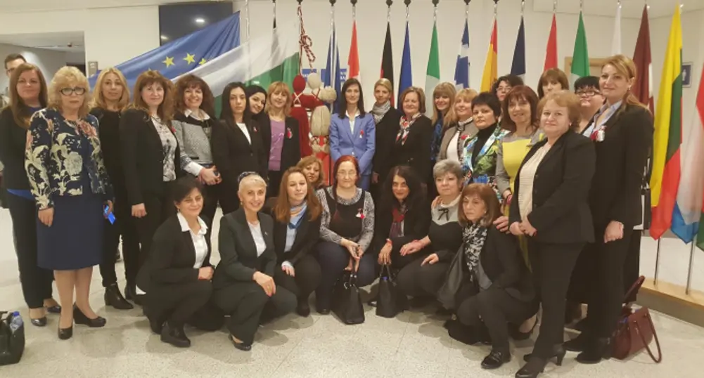Уникална еднометрова мартеница в Европарламента