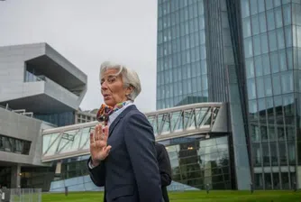 Бизнес активността в еврозоната се връща към скромен растеж през януари