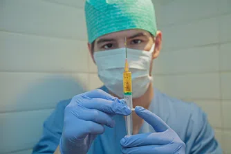 ЕС преговаря за удвояване на доставките на COVID ваксината на Pfizer