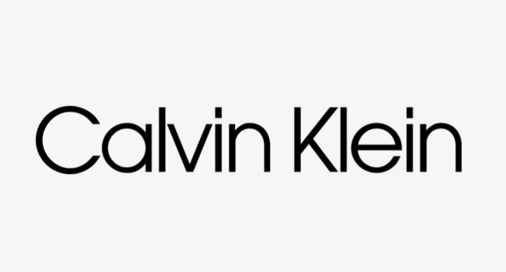 Разпродадоха напълно прозрачен пуловер на Calvin Klein за $1000