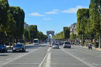 Само електромобили по улиците на Париж до 2030 г.