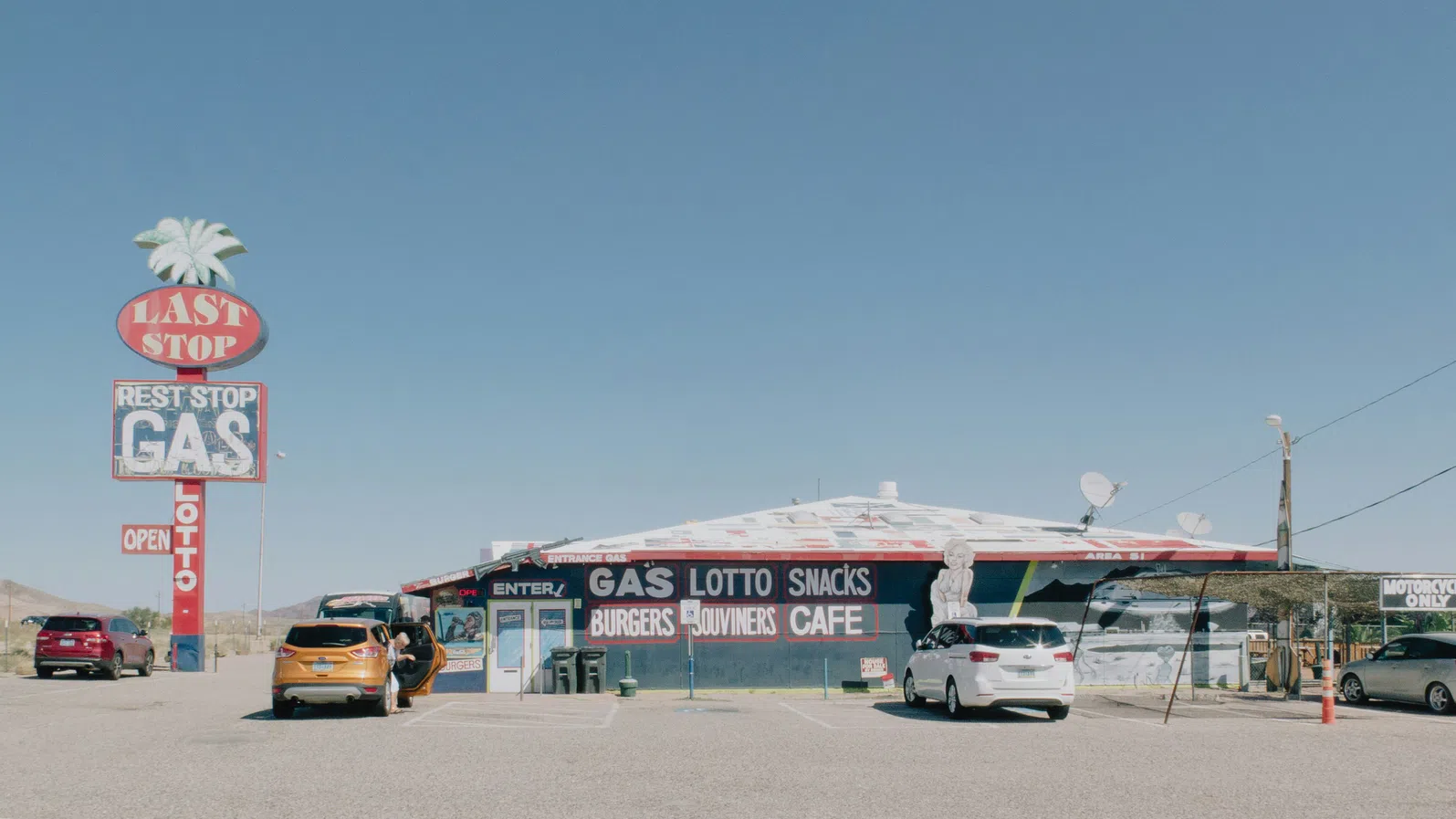 Белият дом отменя летните ограничения за бензина заради растящите цени на горивата