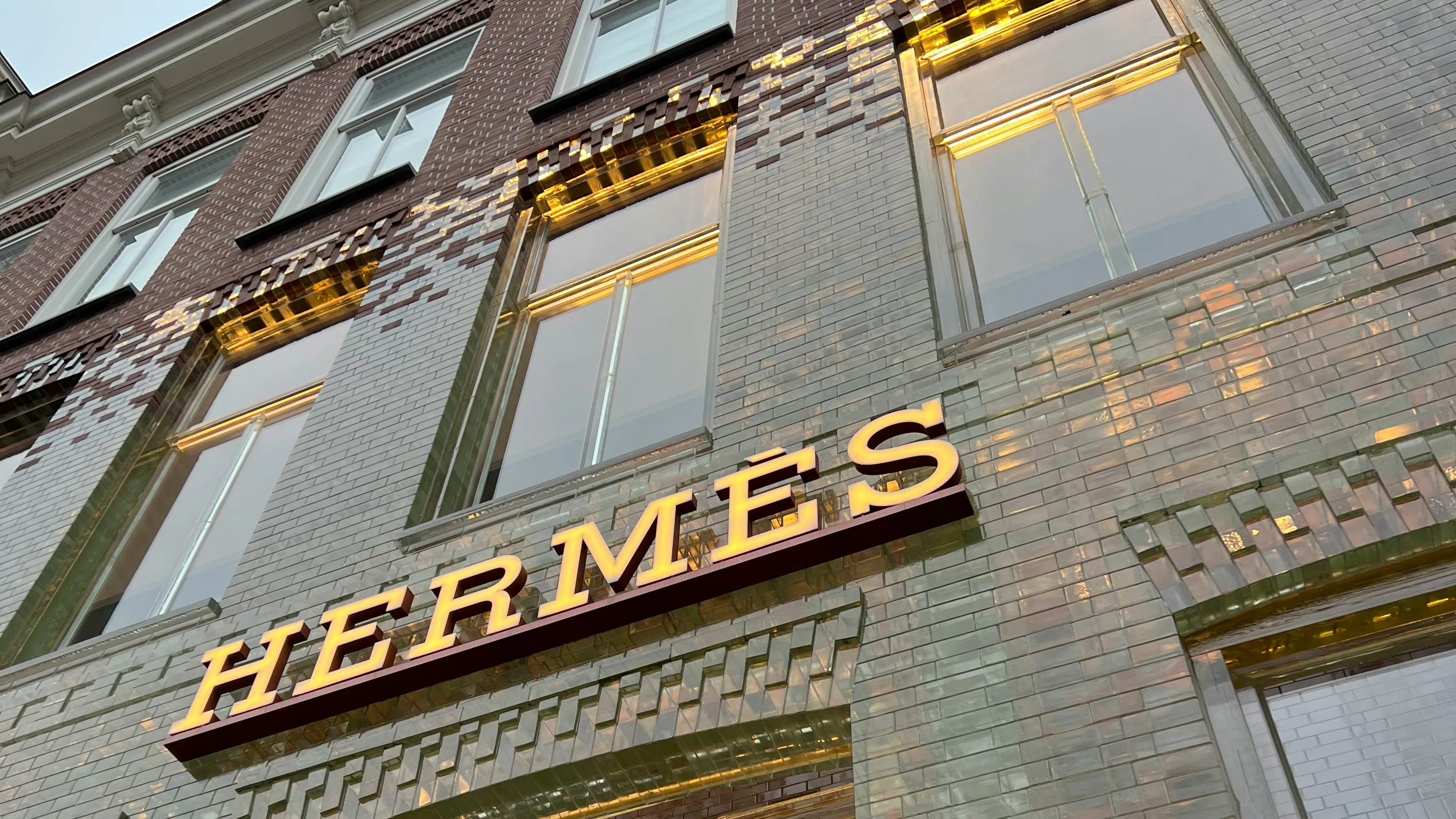 Hermes отвя конкуренцията със 17% ръст на продажбите за тримесечието
