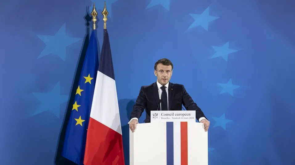 Макрон иска да забрани социалните медии за децата във Франция