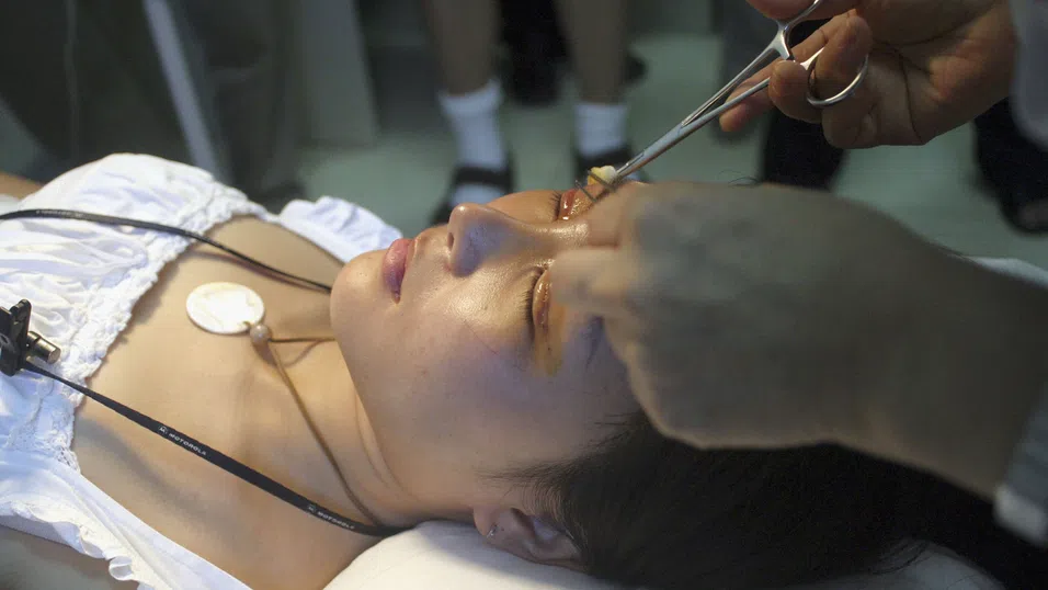 100 пластични операции по-късно: „Изобщо не мисля да спирам“