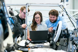 Софтуерната индустрия е новата мишена във войната за AI таланти