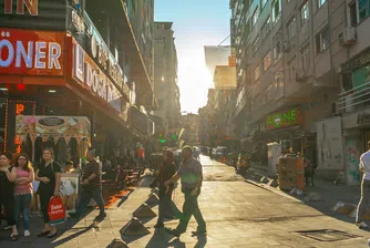 Инфлацията в 85-милионната страна е близо 70%, а лирата е загубила над 80% от стойността си спрямо долара от 2019 г. насам