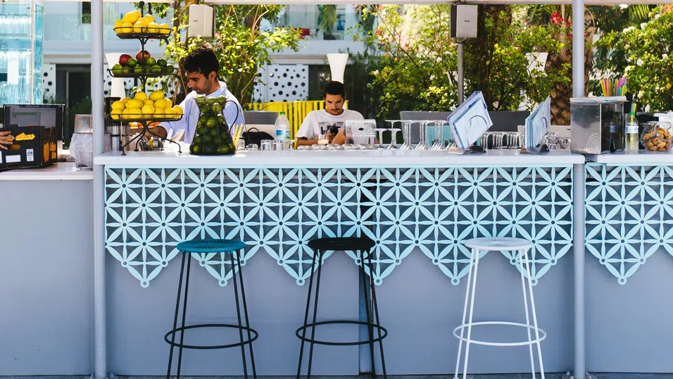 Гърция стартира 6-дневна работна седмица за определени служители