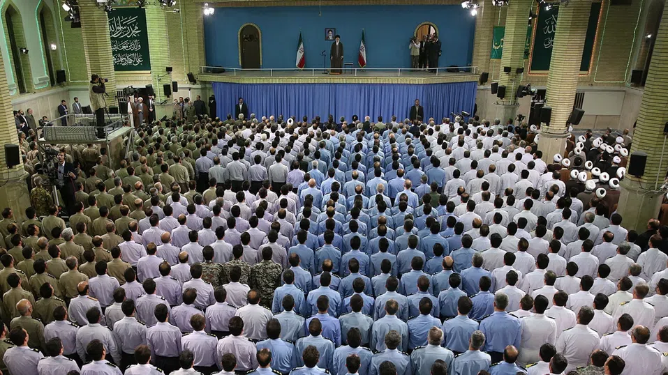 Шестима се борят за президентския пост в Иран. Кои са те?