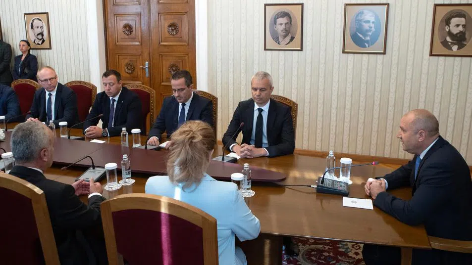 Радев проведе консултации за правителство с "Възраждане" и "БСП за България"