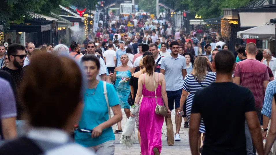 Готови ли са българите да приемат еврото след 6 месеца, пита Euronews