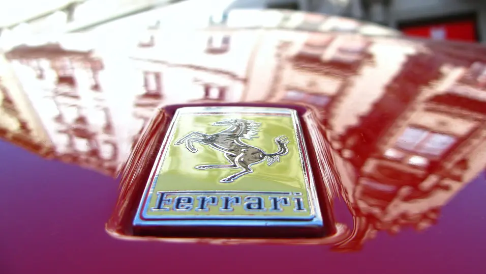 Маркетинг директорът на Ferrari подава оставка след вълната критики към първия EV модел