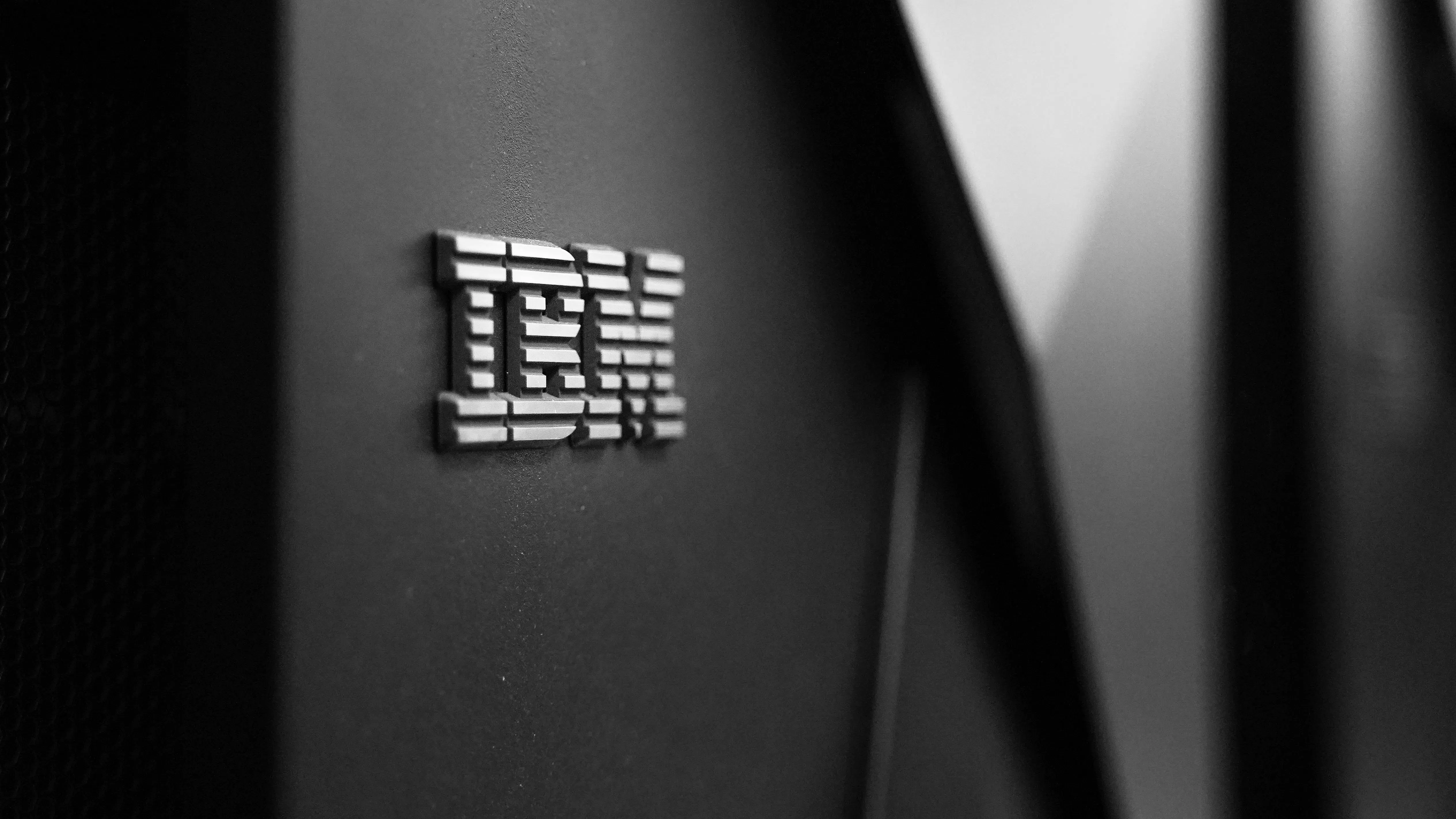 IBM отчете по-високи резултати и приходи за тримесечието