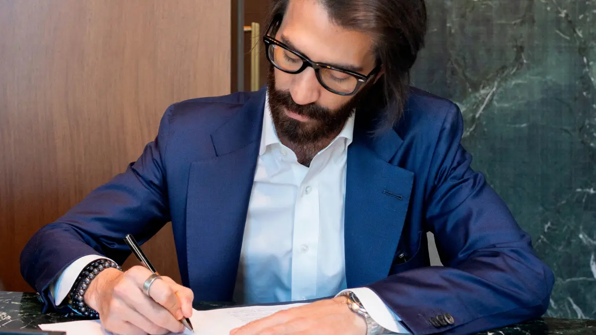 Лидерска криза в Ray-Ban: Председателят подава оставка заради „безлично“ управление, далеч от хората