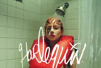 Новината беше неочаквана за феновете на певицата, а албумът излиза на пазара точно седмица преди премиерата на филма