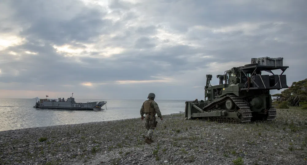 Военни маневри: Швеция превръща остров Готланд в крепост, докато Китай разработва руските дронове