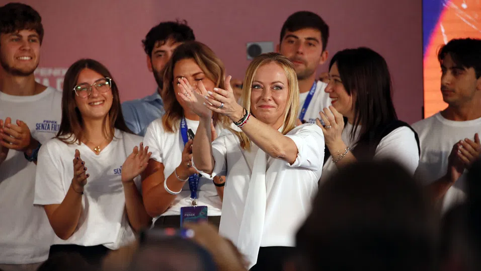 Мелони превръща крайната десница в нещо „супер“ за поколението Z