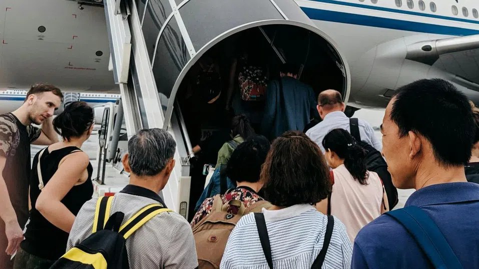 Пияните в самолета са проблем. Кой обаче трябва да го реши