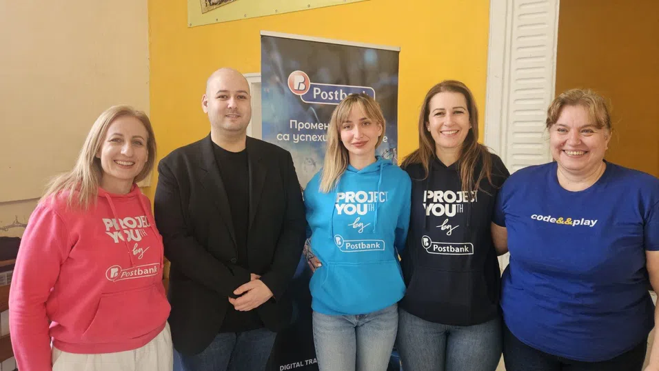 Пощенска банка награди най-добрите отбори на Националния есенен турнир по информатика на СМГ „Паисий Хилендарски“