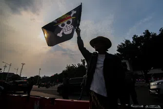 Как аниме черепът със сламена шапка се превърна в символ на бунта на поколението Z