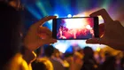 Трябва ли смартфоните да бъдат забранени на концерти и в училищата?