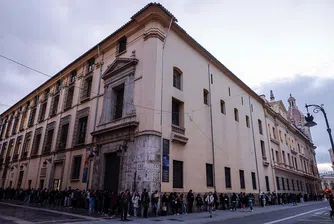 Испания залага на масова легализация на мигранти в момент на институционално напрежение