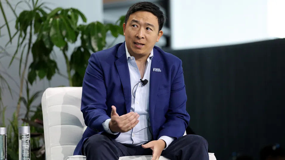 Милиони служители ще останат без работа в следващите 12-18 месеца според Андю Янг