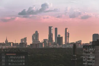 Условията включват и възстановяване на достъпа на компаниите ѝ до международната платежна система Swift