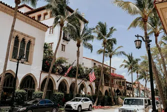 Как тече животът в „Плажа на милиардерите“ - дом на 58 от най-богатите хора в света