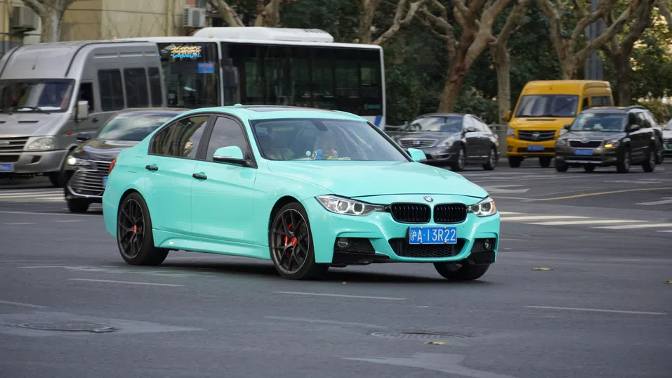 Alibaba и BMW ще разработват съвместно AI технологии за автомобили в Китай