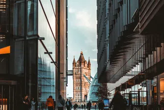 Дъждът като бизнес модел. Как влажният климат се превърна в актив за британския туризъм