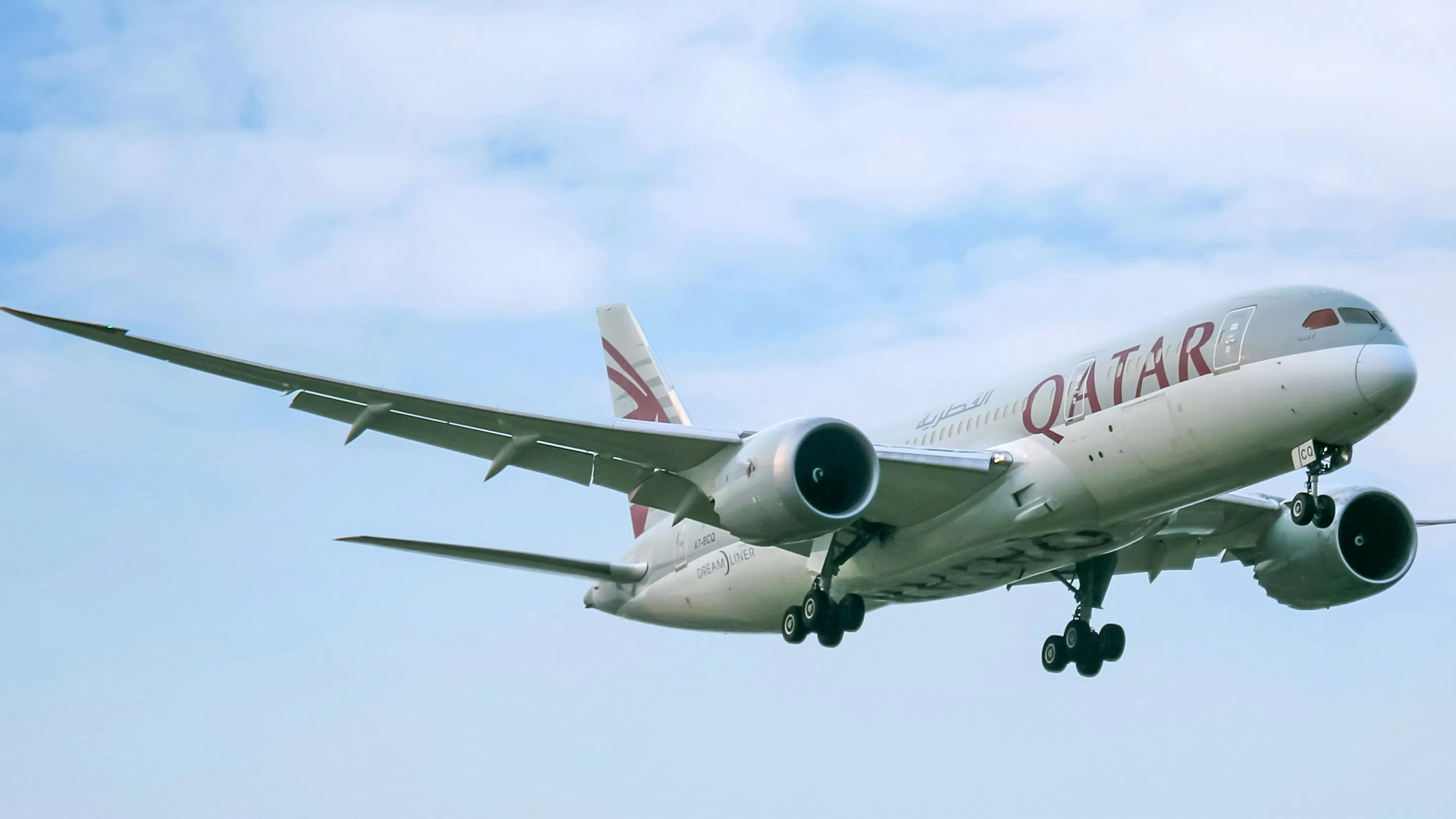12 души са ранени при турбуленция по време на полет на Qatar Airways