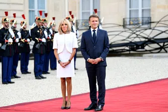 Според съветник на президента, двойката просто се е „скарала“ и е „изпуснала парата за последен път преди началото на пътуването“. Друг приближен определи жеста като „закачане“