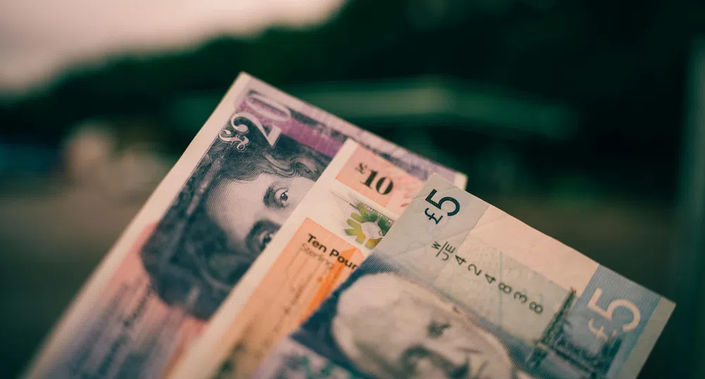 Лирата достигна близо четиригодишен връх. Какво следва за британската валута?