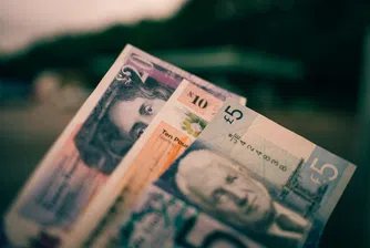 Според много експерти доброто представяне на паунда се дължи в най-голяма степен на отслабването на долара и тази тенденция няма да продължи особено дълго