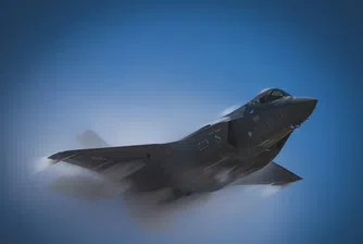 В същото време в проектобюджета си за военните сили за 2026 Белият дом предвижда по-малко нови изтребители и кораби