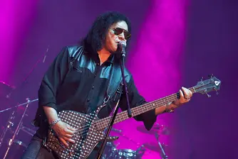 От мазето на месарския магазин до KISS: Джийн Симънс започва работа на 12 години. На 76 продължава да свири