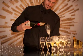 Въпреки че секторът е генерирал приходи от 1,52 млрд. долара през първата половина на тази година, това е с 12% по-малко от приходите на луксозния гигант в сравнение с миналата