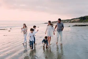 Ниската раждаемост и изключително скъпото начинание да бъдеш родител превръщат големите семейства в новия символ на свръхбогатство и увереност в бъдещето