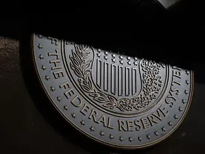 Инфлацията в САЩ остава упорита, усложнявайки сметките на Фед