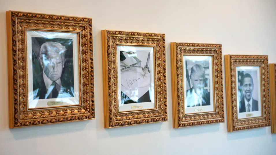 Защо Тръмп замени портрета на Джо Байдън с автопен в Белия дом?