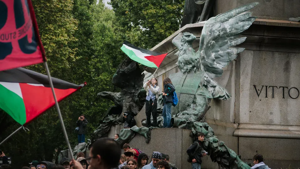 Пристанищни работници от цяла Европа протестират срещу доставките на оръжия за Израел