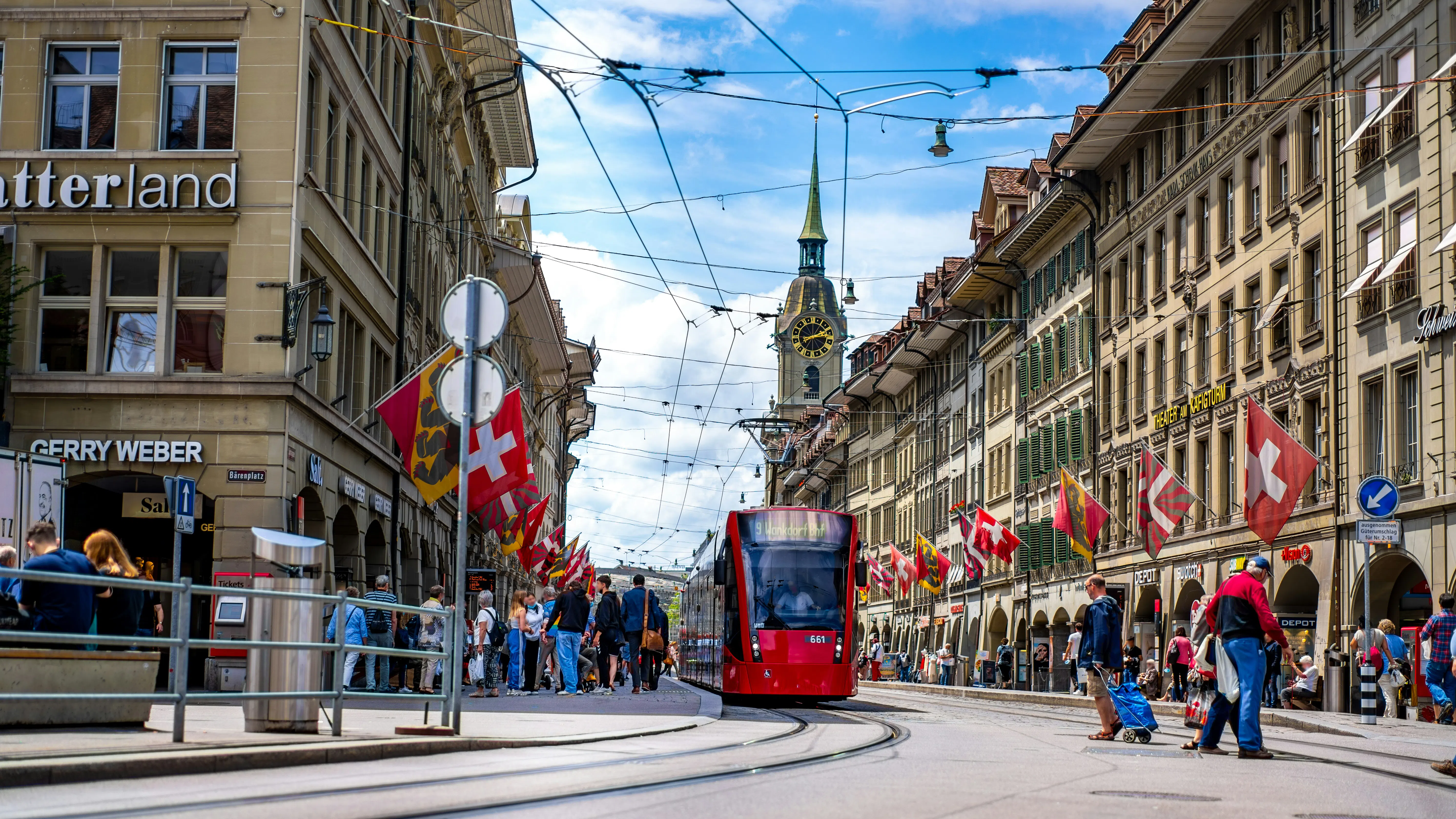 Швейцарците решават на референдум дали да обложат милионерите с 50% данък