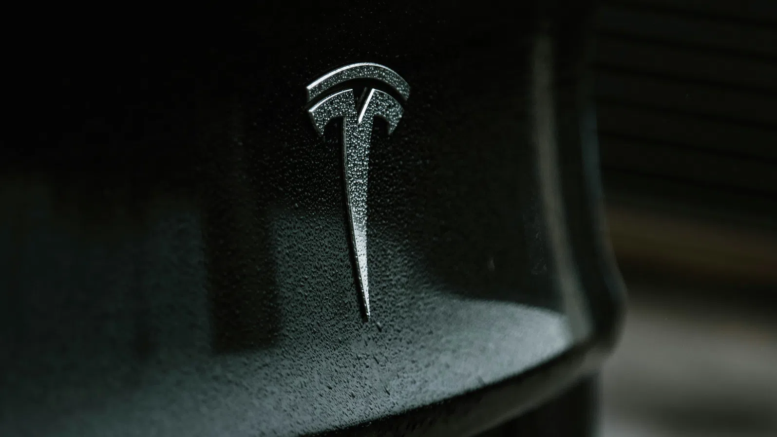 Tesla завършва 2025 г. с по-ниски продажби в Европа, докато BYD набира скорост