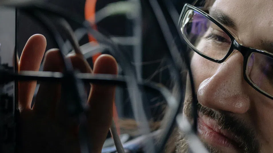 „Новите сини якички“: AI променя кариерния прогрес – но не както си го представяме