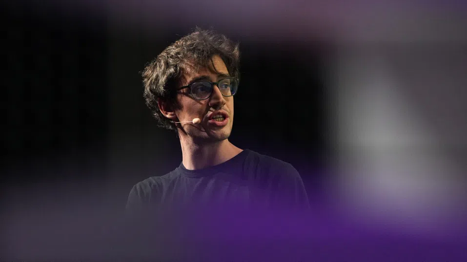 Артюр Менш, Mistral и изкуственият интелект в Париж