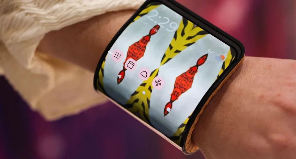 MWC 2024: Motorola представи смартфон-гривна, Oppo - АR очила с AI асистент