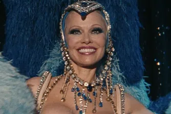 Актрисата се впуска в най-личната си роля до момента, като намира паралели между собствения си житейски път и този на героинята ѝ в The Last Showgirl