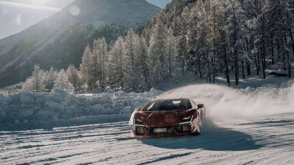 Дрифт на лед с Lamborghini? Само ако гумите са с шипове
